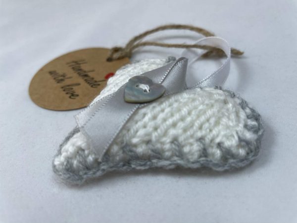 Hand-knitted decorative heart - white